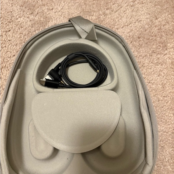 Sony WH-1000XM5 Headphones - Picture 5 of 6